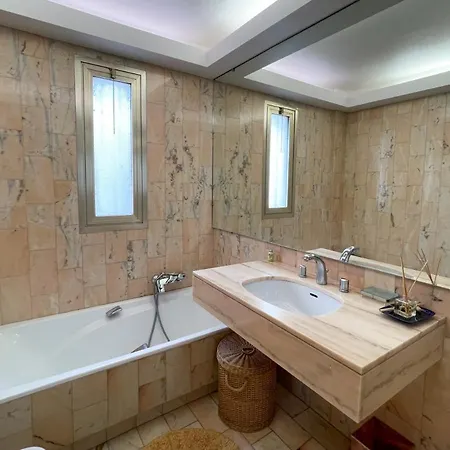 Apartment 2 Bedroom With Parking 3 Mins From La Croisette Cannes